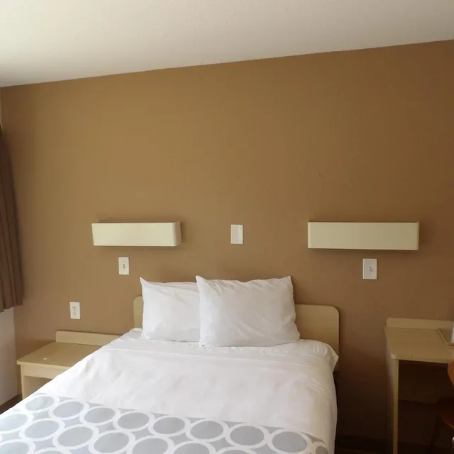 غرفة بسرير مزدوج لذوي الإعاقة، Econo Lodge Inn & Suites Yuma 2/4