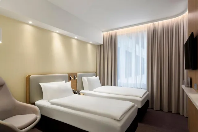 غرفة قياسية بسرير مزدوج أو سريرين منفصلين، Holiday Inn Express MUNICH CITY WEST 4/6