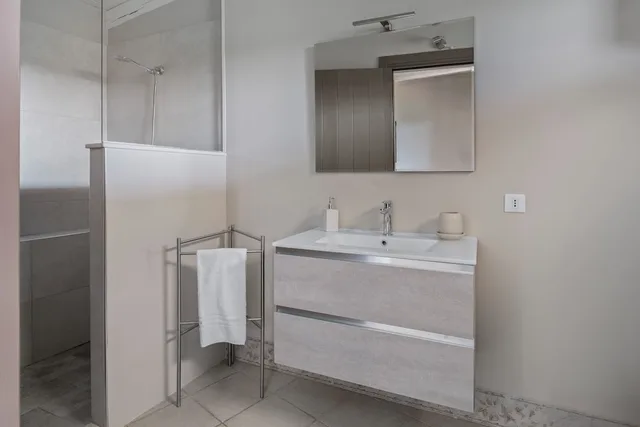 غرفة قياسية ثلاثية بسرير مزدوج وسرير فردي، Villa Felicia 7/7