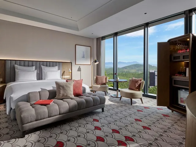 غرفة غراند بسرير كينج، Swissotel Nusantara 6/9