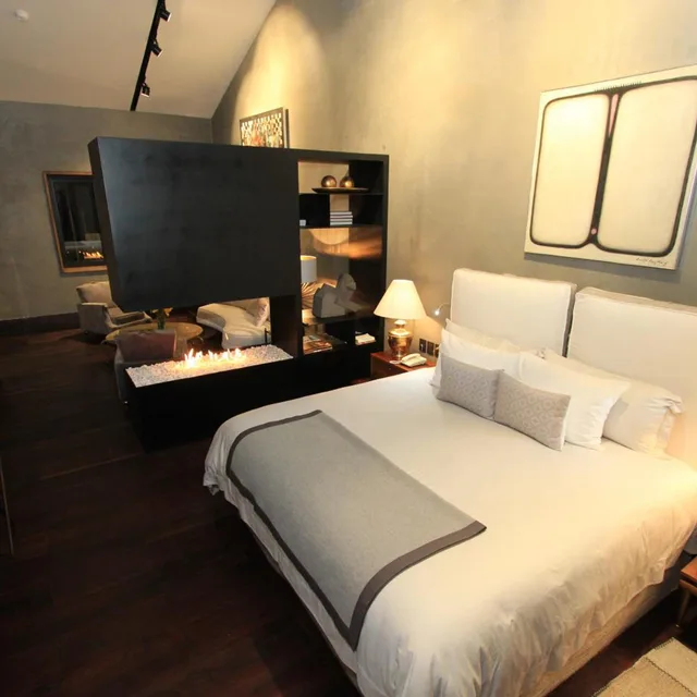 Suite, Uvence Arte + Hotel 7/11