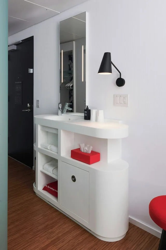 غرفة بريميوم بسرير كينج بإطلالة، citizenM Chicago Downtown hotel 5/5