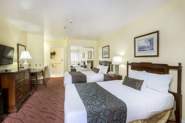 غرفة ديلوكس بسريرين مزدوجين، Campbell Inn 1/4