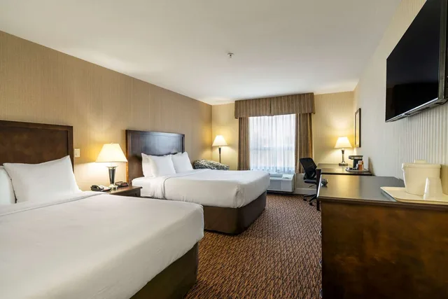 غرفة بسريرين كوين، Comfort Inn & Suites Surrey 1/2