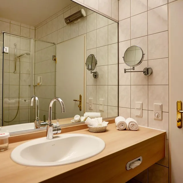 غرفة عائلية مع أريكة، H+ HOTEL WIESBADEN NIEDERNHAUSEN 9/9
