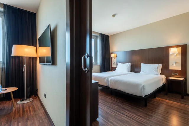 جناح جونيور رباعي، Leonardo Royal Hotel Barcelona Forum 2/4