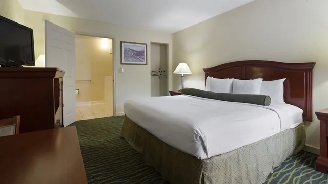 غرفة قياسية بسرير كينج لذوي الإعاقة، Best Western Point South 8/10