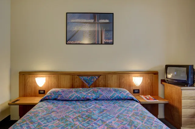 غرفة اقتصادية رباعية بسرير مزدوج مع أريكة، Hotel Cristina 2/9