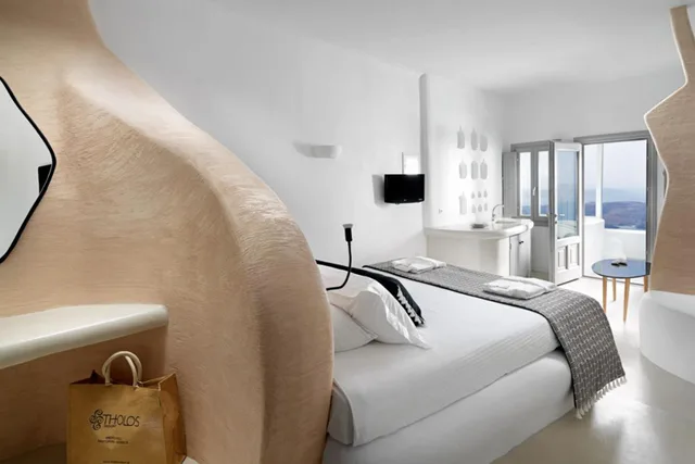 جناح بإطلالة على البحر بجاكوزي، Tholos Resort 2/5