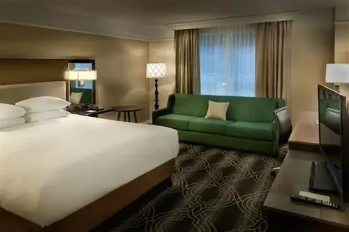 غرفة ديلوكس بسرير كوين، St. Louis Union Station Hotel Curio Collection By Hilton 1/2