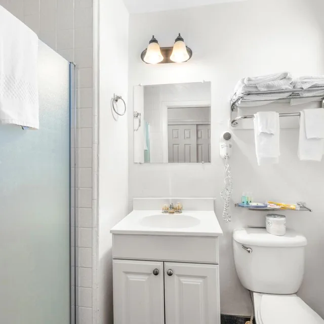 Efficiency, King Bed, Queen Bed، Quality Inn and Suites Jackson CA 3/4