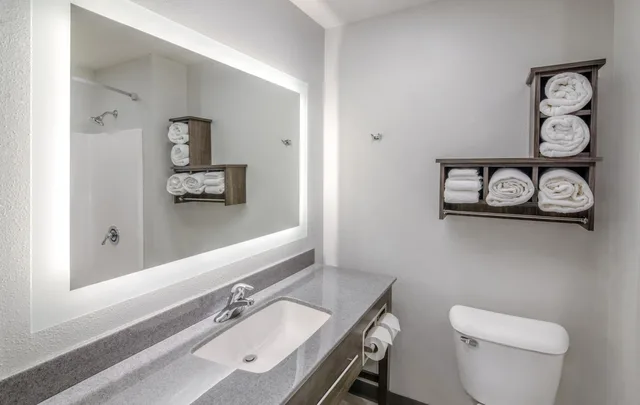 غرفة ديلوكس بسرير مزدوج، My Place Hotel-Ketchikan, AK 9/10