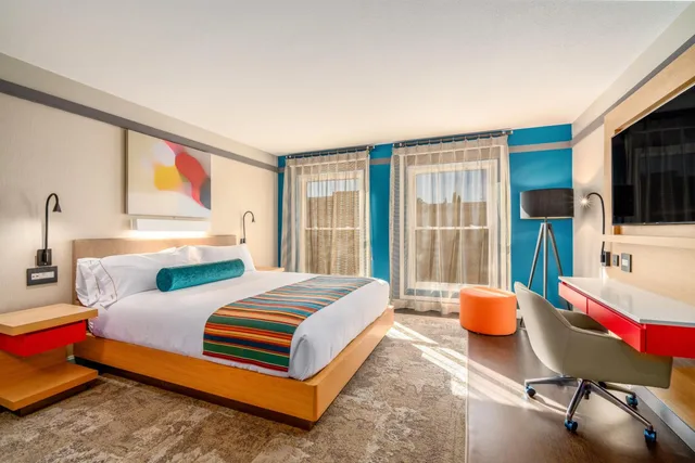 غرفة قياسية بسرير كينج لذوي الإعاقة، Century Park Hotel 1/1