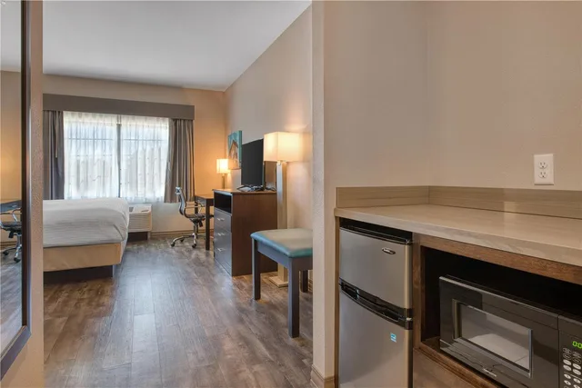 Room, King Bed, Best Western Plus Saint Peter 7/7