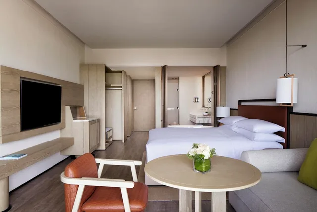 غرفة بسرير كينج بإطلالة على الحديقة بشرفة، Marriott Yalong Bay 3/5
