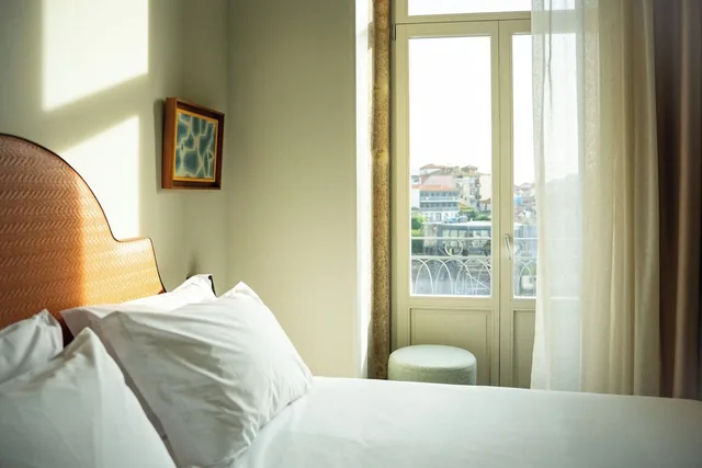 غرفة كومفورت بسرير كوين بإطلالة على المدينة بشرفة، The Mila Porto 2/3
