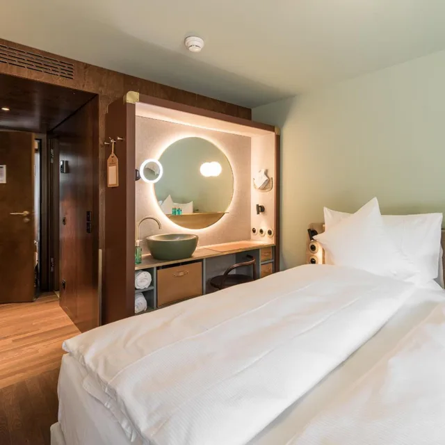 غرفة قياسية بسرير مزدوج، Hotel Aare Thun 3/7