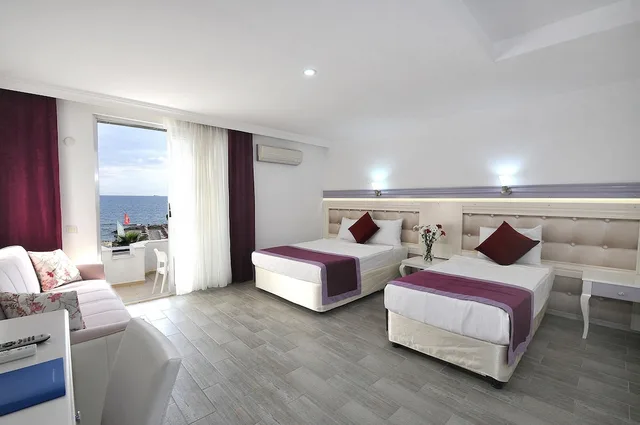 جناح عائلي بسرير مزدوج وسريرين منفصلين، Ramira Beach Hotel 2/5