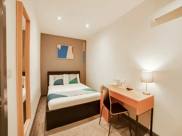 Compact, Double Bed, Snooze Rooms 2/5