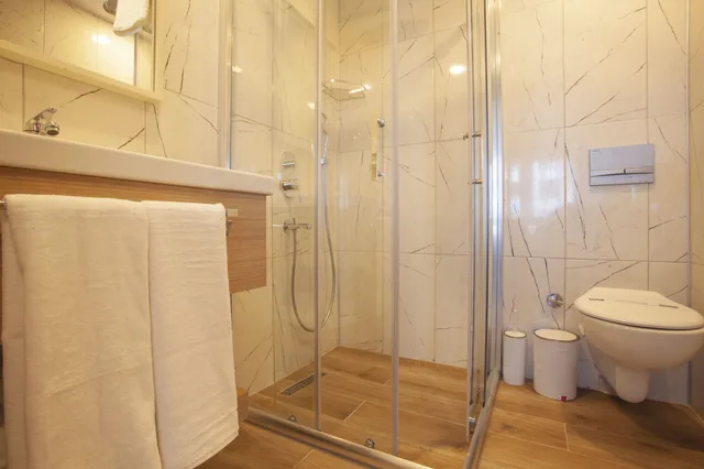 غرفة فاخرة بسرير كوين بإطلالة على المدينة، Old Town Point Hotel & Spa Antalya 10/10
