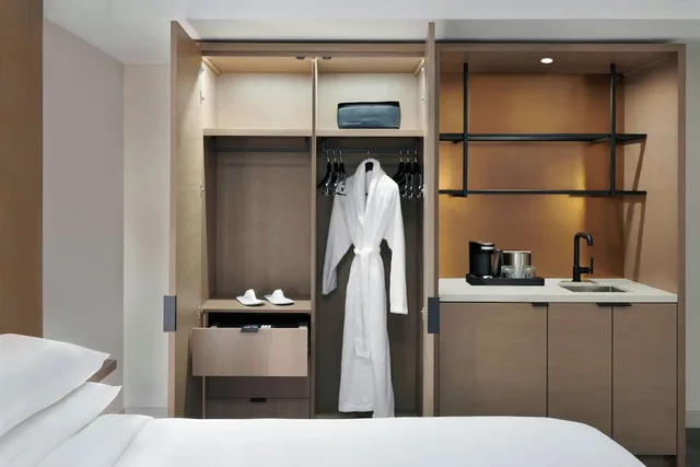 Executive, King Bed, Kingston Market Square Hotel 4/4
