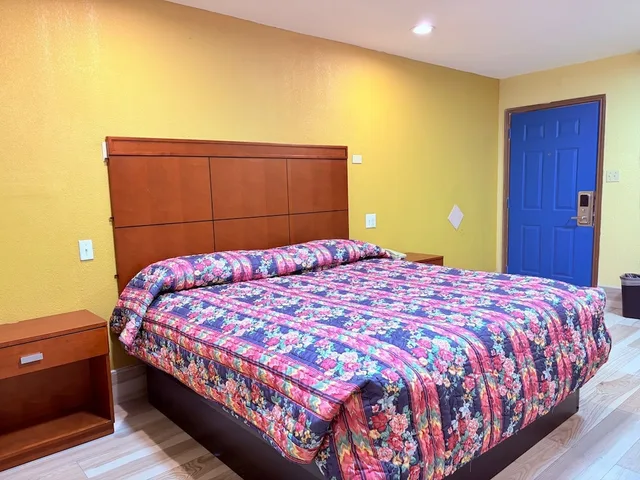 غرفة بسرير كينج لغير المدخنين، Aloha Inn McAllen Airport near Medical center Tx 1/3