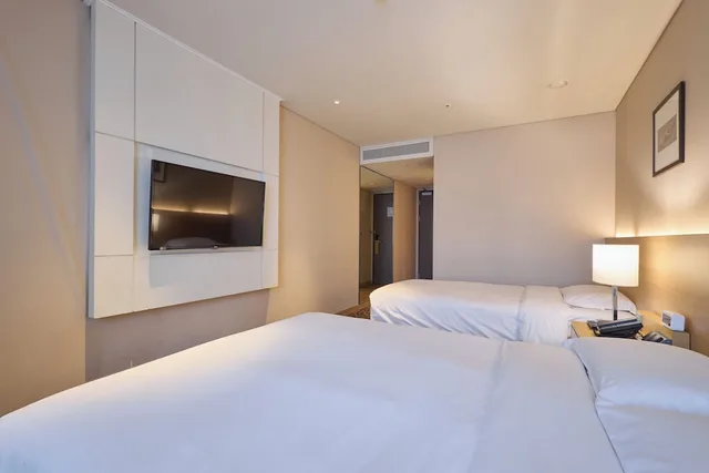 غرفة ملكية بسريرين مزدوجين بحوض استحمام، The Summit Hotel Seoul 5/7