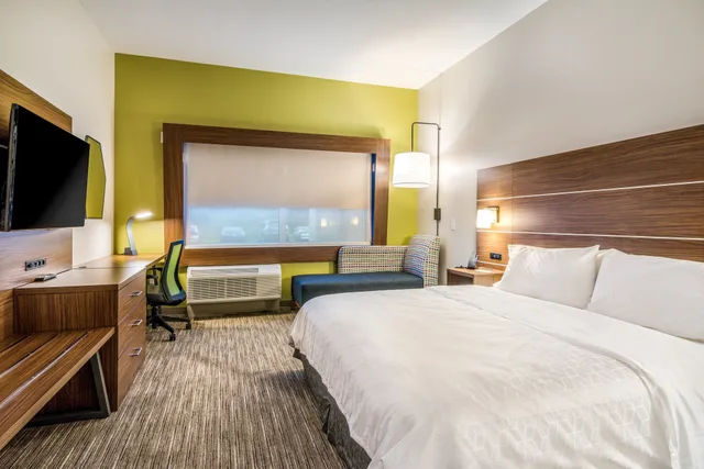 Standard, King Bed, Bathtub, Accessible, Holiday Inn Express and Suites Asheboro 1/4