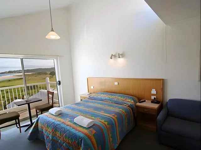 Room, Queen Bed, A Great Ocean View Motel 1/1