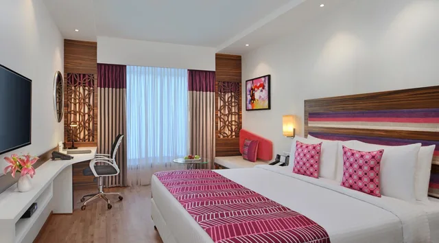 غرفة ديلوكس بسرير كينج وسريرين منفصلين، Fortune Inn Promenade 2/3