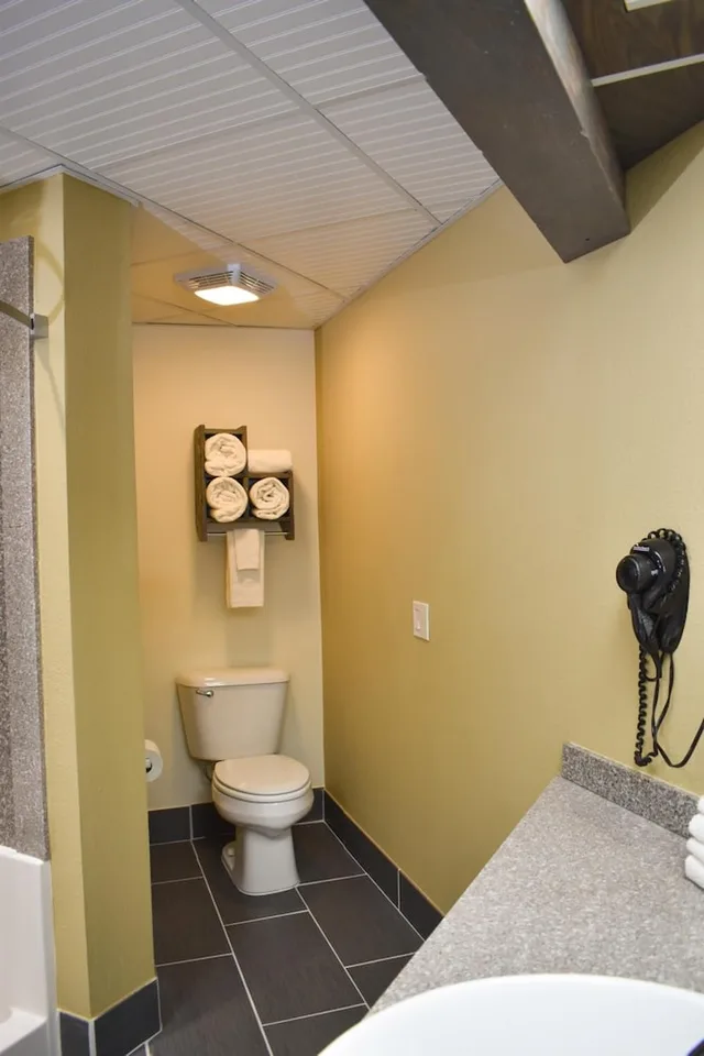 غرفة بريميير بسرير كينج، Travelodge by Wyndham Coffeyville 5/6