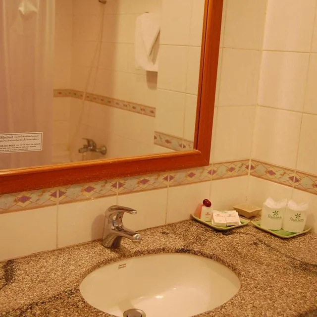 غرفة قياسية بسرير مزدوج أو سريرين منفصلين، Royal Lanna Hotel 2/2
