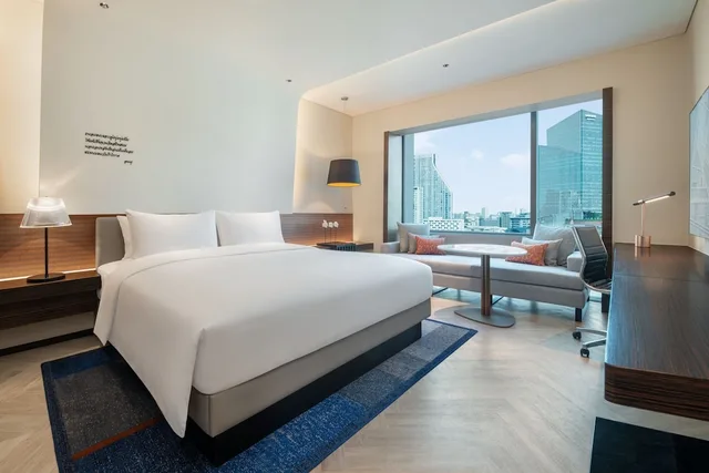 غرفة تنفيذية بسرير كينج، LE MERIDIEN BANGKOK 1/10