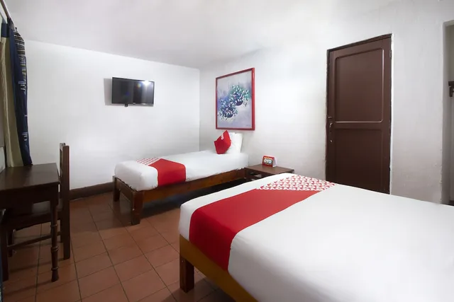 غرفة قياسية ثلاثية بسرير مزدوج وسرير فردي، OYO Hotel Brazil, Guadalajara, Estadio Jalisco 3/4