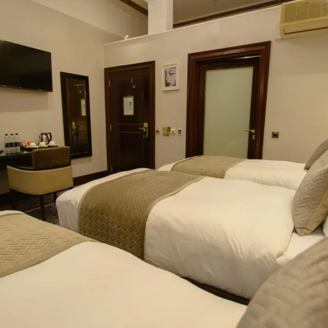 غرفة كلوب ثلاثية، Hyde Park International Hotel 10/10