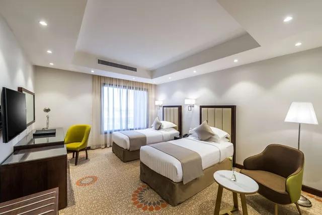 غرفة سوبيريور بسريرين منفصلين بإطلالة على المدينة، بست ويسترن بلس القريات سيتي سنتر(Best Western Plus Al Qurayyat City Center) 2/6