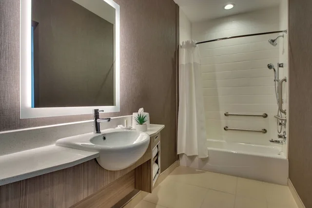 جناح بسرير كينج مع سرير سحّاب إضافي، SpringHill Suites by Marriott Gulfport I-10 6/7