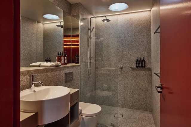 3 Bedrooms, Pavilion, Suite, 1 King and 4 Single Beds، Iron Creek Bay Estate 3/3