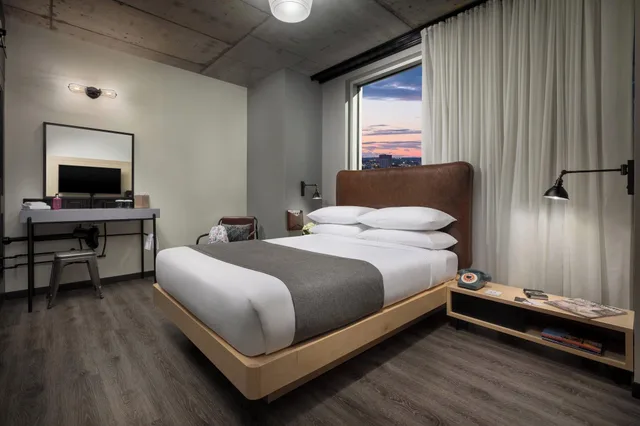 غرفة بسرير مزدوج، Moxy Boston Downtown 1/6