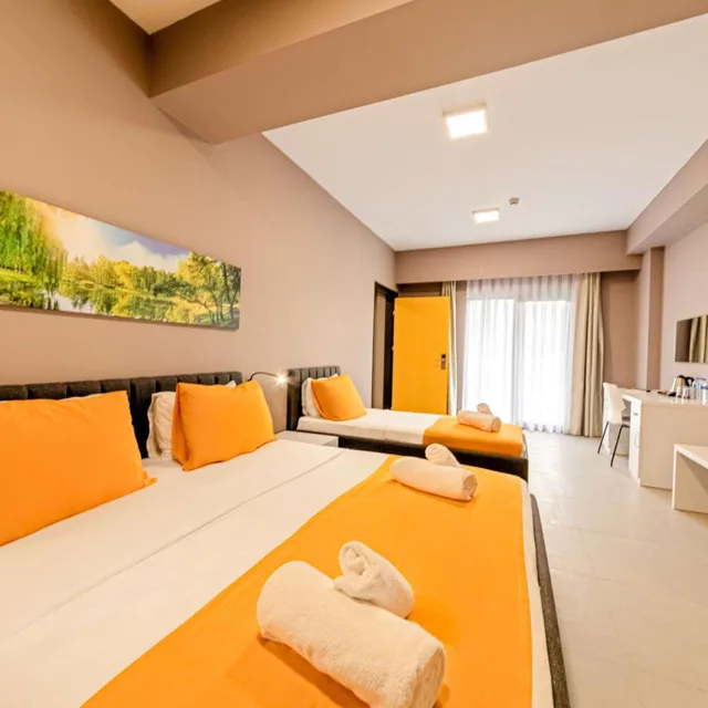 غرفة عائلية بإطلالة على الحديقة، First Joy Hotel 2/10
