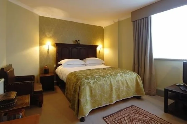 Classic, Double Bed, The Elephant Hotel 3/8