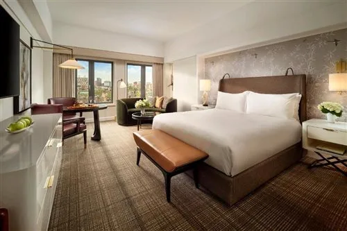 غرفة بسرير كينج، Mandarin Oriental Boston 2/3