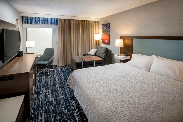 غرفة بسرير كينج، Hampton Inn Long Island/Commack 1/4