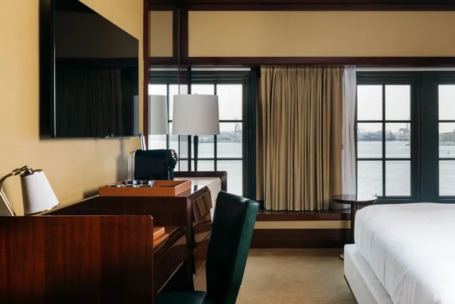غرفة بريميير بسرير كينج بإطلالة على النهر لذوي الإعاقة، Casa Cipriani New York 1/4