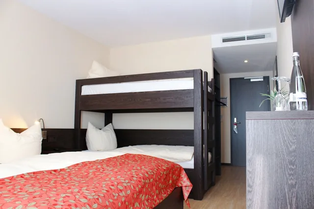غرفة عائلية بسرير كينج وسرير بطابقين، Hotel La Toscana Nahe Europapark 2/4