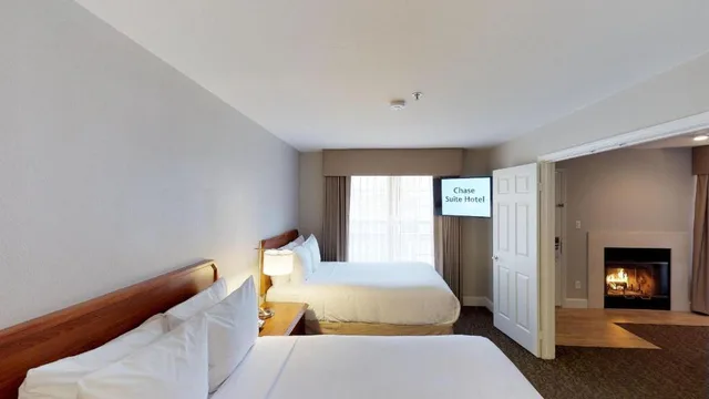 جناح بسريرين مزدوجين بغرفة نوم واحدة بمطبخ، Chase Suite Hotel Brea 1/5
