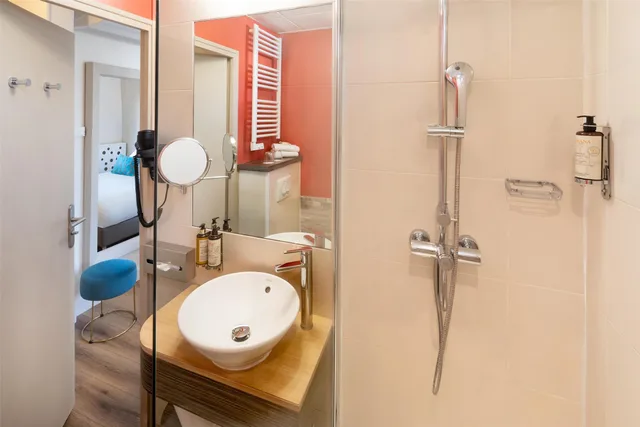 غرفة كلاسيكية بسرير كوين، Best Western Plus La Rade 5/6