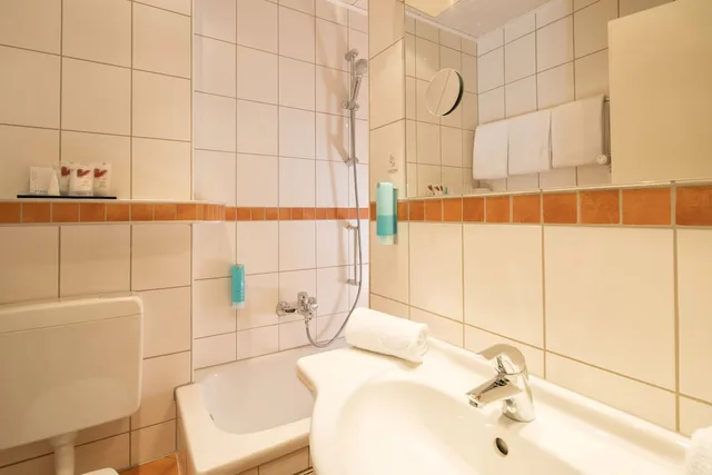 غرفة عائلية بسرير كينج وسرير فردي بشرفة، HOTEL ISARTOR 9/9