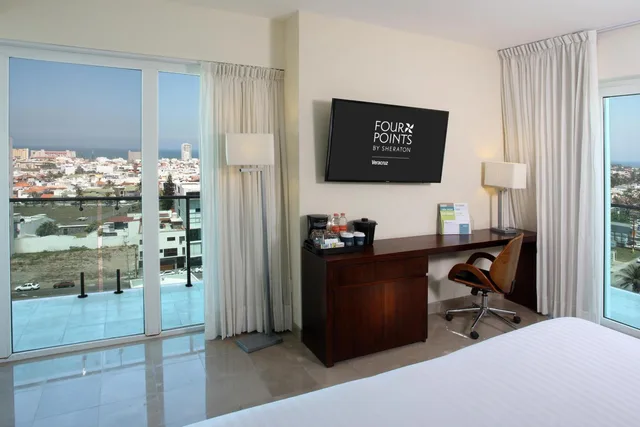 غرفة بسرير كينج بشرفة بإطلالة جزئية على البحر، Four Points by Sheraton Veracruz 5/7