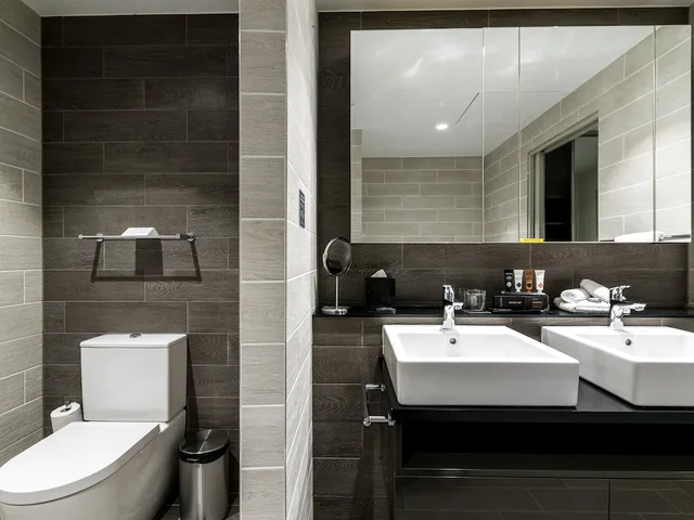 2 Bedrooms, Study, Suite, King and Twin Beds, Balcony، The Branksome Hotel & Residences 2/3